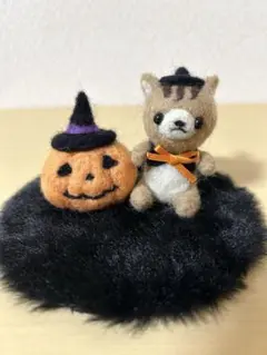 ハロウィン飾り　羊毛フェルト　カボチャとリス　季節飾り