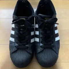 adidas スニーカー