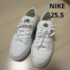 NIKE スニーカー