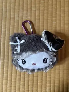 ハローキティ フェイスリールパスケース ふわふわケープ ブラック sanrio