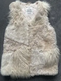 ZARAキッズ ファーベスト クリーム色 140㎝