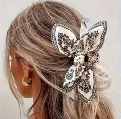 【新品】バンダナ風　大きめ　ヘアクリップ　 ペイズリー リボンバレッタ