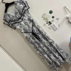トッコクローゼット　完売品 フリル付き花柄ワンピース M