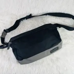 美品 TUMI ボディバッグ 斜めがけも 軽量 高級感