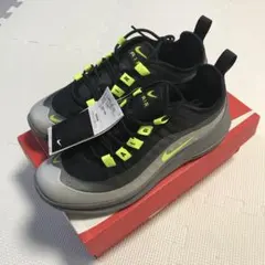 NIKE エアマックス　アクシス　　23.5センチ