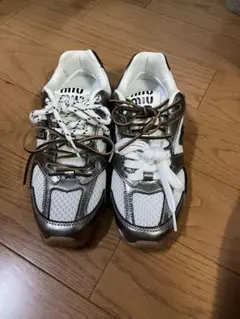 大幅値下げ　スニーカー　シルバー