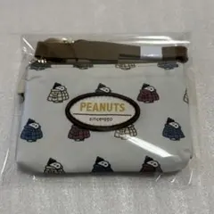 新品未使用 ポケット付きパスケース PEANUTS スヌーピー