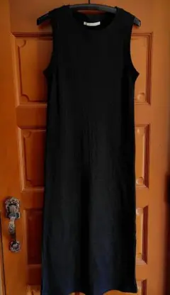 美品　Lugnoncure　ノースリーブロングワンピース　黒　（スリット入り）