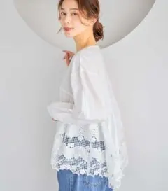 裾刺繍レースヘムブラウスのサムネイル