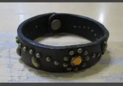 HTC オーバレイスティングレイ レザーブレスレット ブラック×シルバースタッズ HTC オーバレイスティングレイ レザーブレスレット ブラック