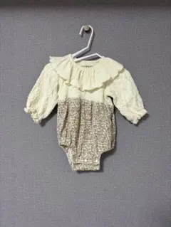 アイボリー花柄フリルロンパース