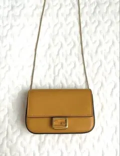 【美品】FENDI ✴︎ ナノバゲットチャーム ✴︎ ミニショルダーポーチ イエローのサムネイル