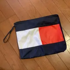 クラッチバッグ　トミーヒルフィガー