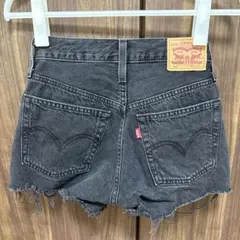 Levi's 501 切りっぱなし デニム ショーツ W24 黒 カットオフのサムネイル