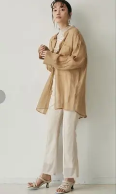 murua ムルーア　シアーシャツ　ベージュ