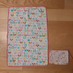 オムツ替えマットと収納ポーチセット