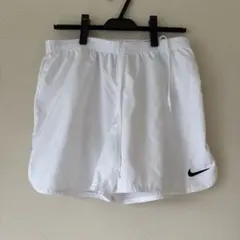NIKE ナイキUSサイズM レディース　白パンツ　一度のみ着用のサムネイル