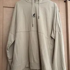 ベージュ フード付きパーカー ロゴ刺繍