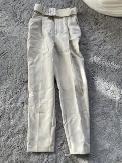 【ZARA ザラ】クリーム色 テーパードチノパン ベルト付き サイズxs