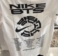 BTS ナイキ コラボ ツアーマーチTシャツ NIKE ARIRANG Mサイズ - メルカリ
