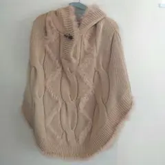 フード付きベージュケーブル編みポンチョ