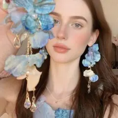 新品✨ 青フラワー イヤリング ピアス 揺れる ビジュー ウエディング 韓国風