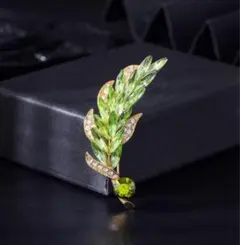 イタリアで購入 新品 葉ブローチ グリーンストーン ゴールド