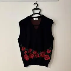 ERNEST W. BAKER バラ刺繍 Vネック ニットベスト 2026年最新】ernest w baker ベストの人気アイテム - メルカリ
