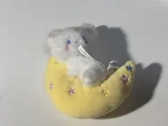 月とクマのぬいぐるみ