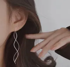 【2個セット】ツイストデザイン ロングピアス シルバー &ゴールド