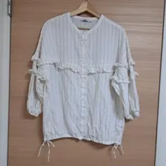 niko and ... リネンリヨセルフリルドロストブラウス