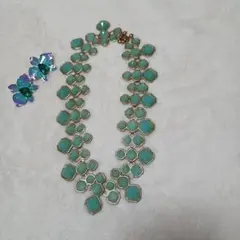 エメラルドグリーン ネックレスとピアスセット