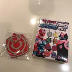 仮面ライダーリバイス　トレーディングラバーチャームコレクション　アギレラ