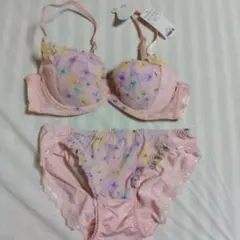 新品トリンプ花柄ピンクブラジャーショーツセット
