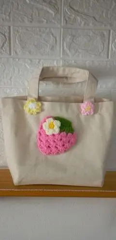 いちごモチーフ ベージュ ミニトートバッグ　上辺30cm　底まち10cm