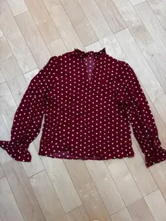 ブラウス　水玉　ドット　赤　レッド　袖フリル