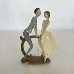 カップルの陶器の置物