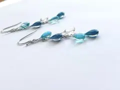 今日色わたし色を決める。 クリア海ブルー。 静かに揺れる時間。 ぷるんピアス