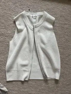 【説明文必須】GU ダブルジップセーター　ノースリーブ　 Lオフホワイト