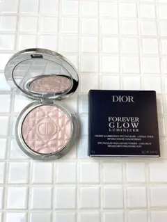ディオールスキン フォーエヴァー グロウ ルミナイザー　03ピンクヘイロー