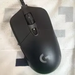 Logitech G703ゲーミングマウスとホワイトキーボード
