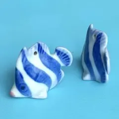 青白ストライプ陶器製 アンティーク 魚型アクセサリーパーツ 2個セット