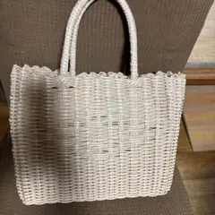 ベージュ かごバッグ 中型 編み込みデザイン