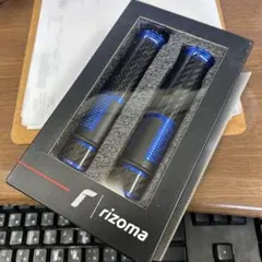 ※バイク 汎用ハンドルグリップ 非貫通式 カーボン製 原付 スクーターのサムネイル