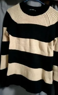 ZARA　黒とベージュのストライプ長袖セーター
