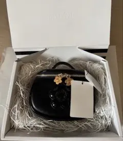 マリークワント スムースデイジーパッチ ラウンドバニティS