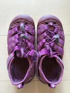 キッズ用パープルストラップサンダル(KEEN）