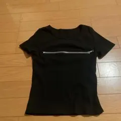ブラック 半袖Tシャツ フロントジッパーポケット