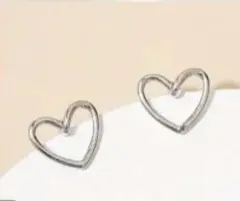 【新品】デザインピアス ヴィンテージ風ホローハート シルバー スタッドピアス