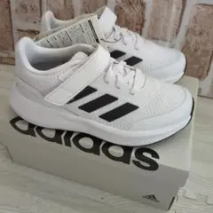 アディダス 新品スニーカー 白×黒　 スリーライン　adidas　18　キッズ